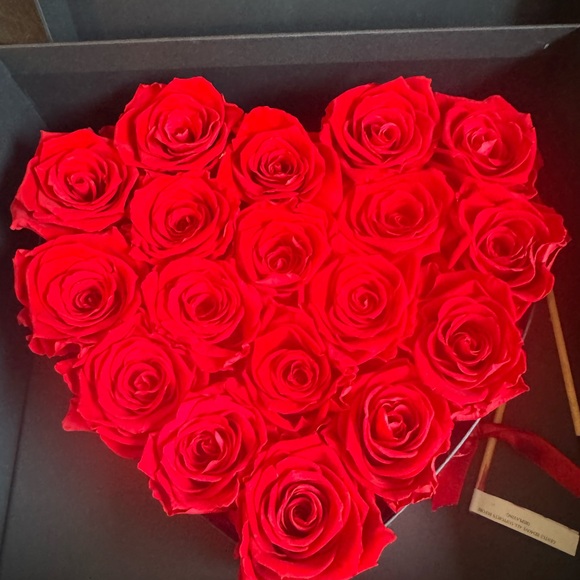 Preserved Heart-Shaped Red Roses - Picture 3 of 4